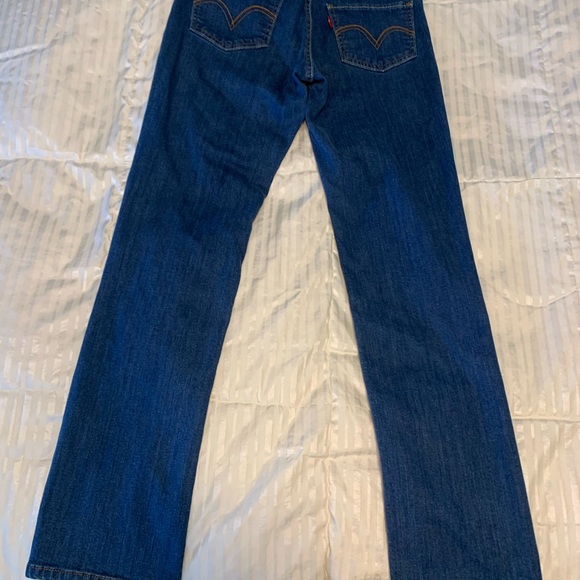 *** Levi’s Size 7M. Inseam 31”. Dark blue. No fading. Classic 5 pocket. - Picture 2 of 3